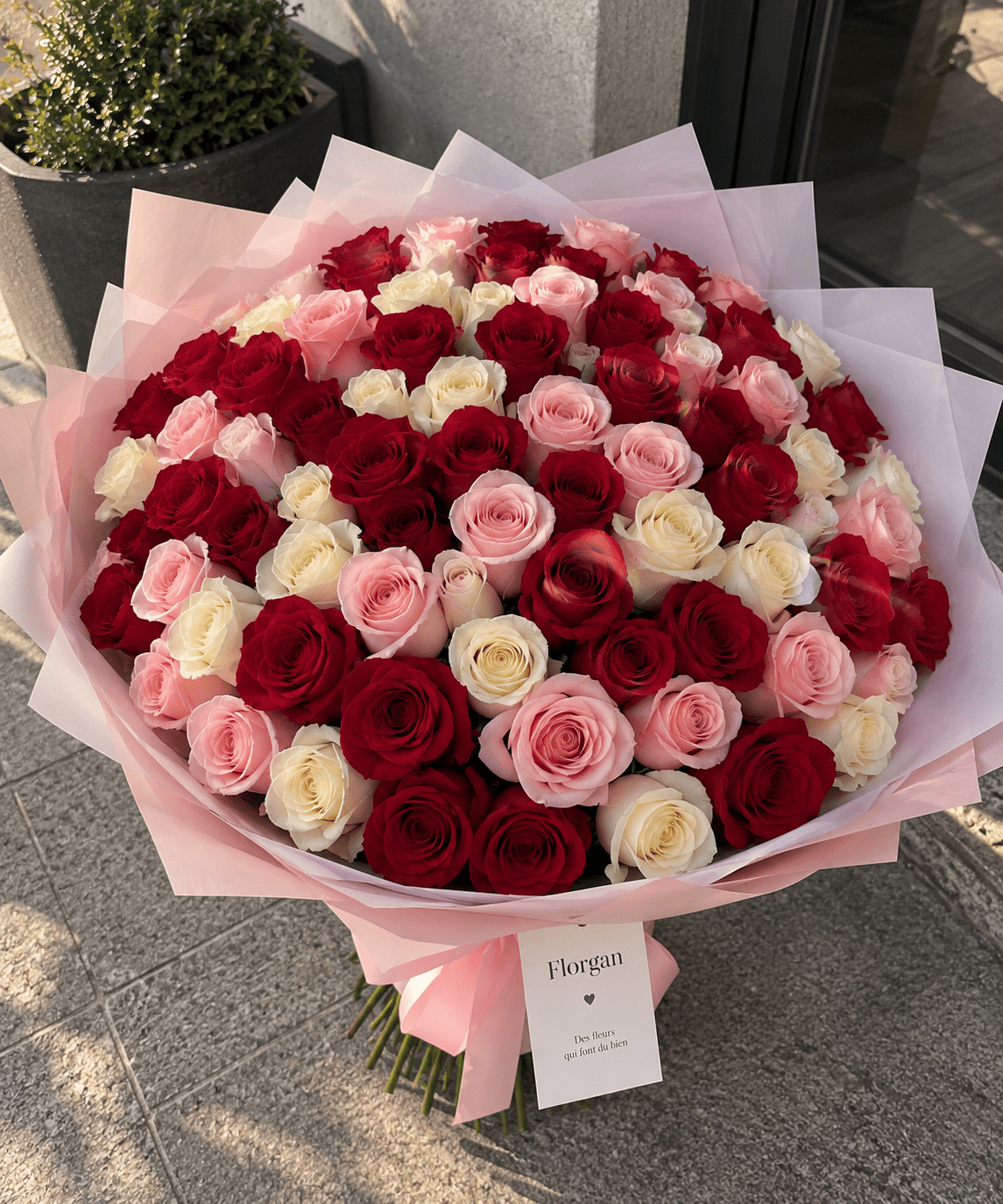 Bouquet de Roses Tricolores – Rouge, Rose & Ivoire - 75 roses - Livraison de fleurs à Lausanne - Florgan